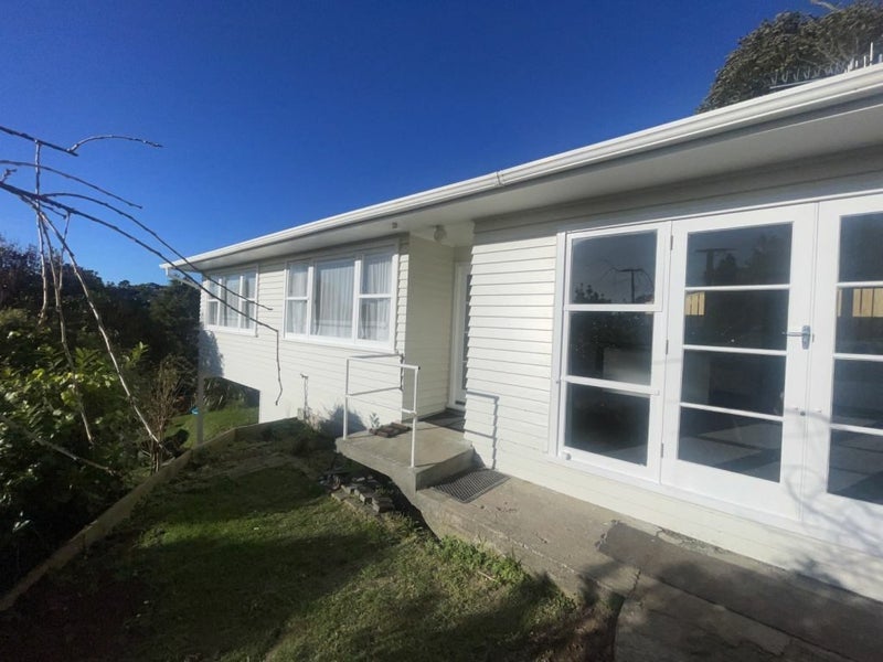 11 Innes Way, Newlands, Wellington - Carousel 1