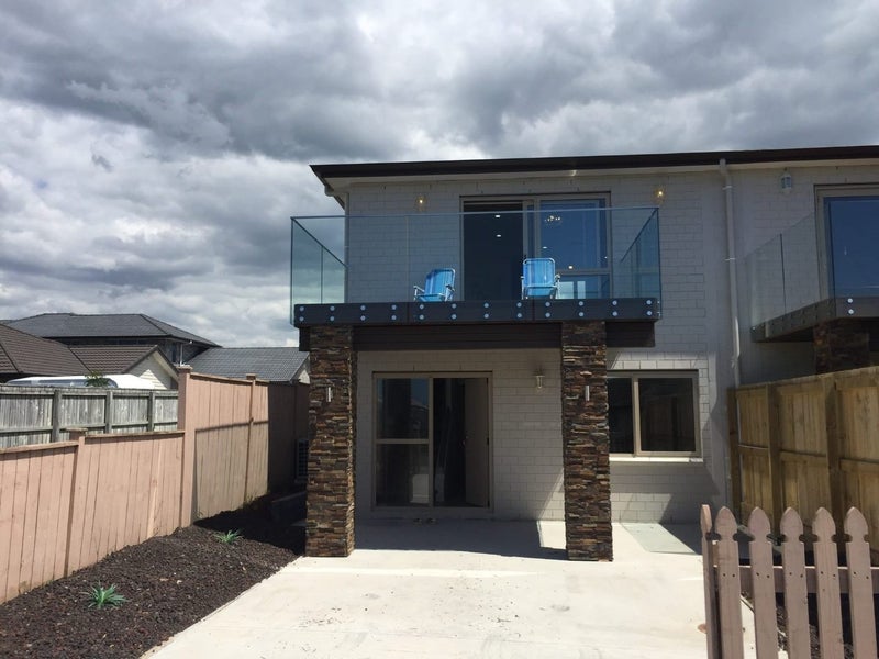 1 Freedom Lane, Beachlands, Auckland - Carousel 1