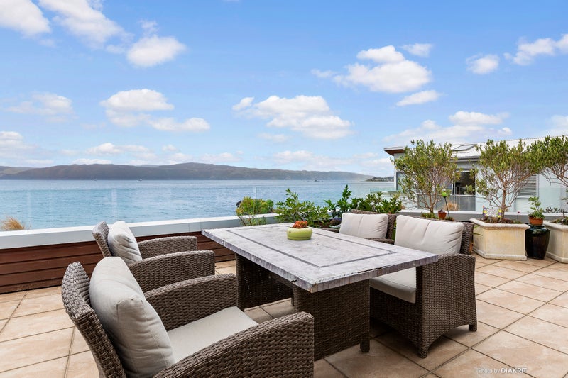 2/279 Karaka Bay Road, Karaka Bays, Wellington - Carousel 1