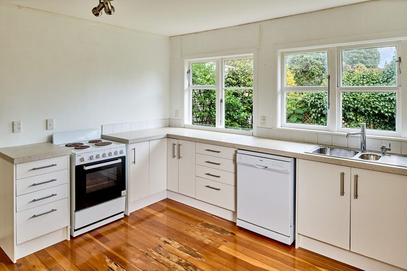 13 Pukerua Beach Road, Pukerua Bay, Porirua - Carousel 2