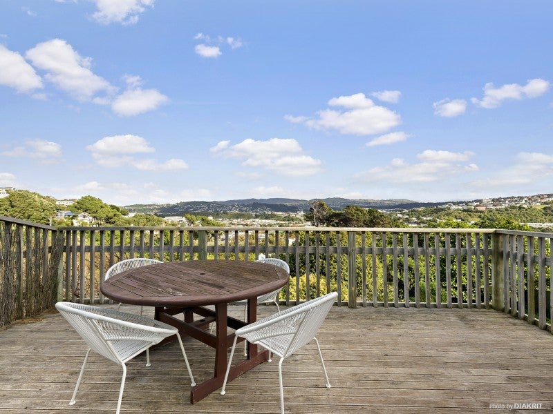 7 Nevay Road, Karaka Bays, Wellington - Carousel 2