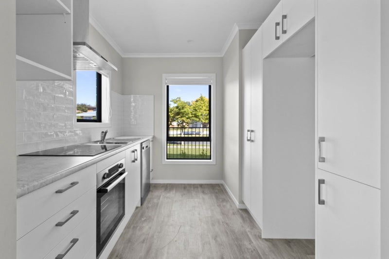 2/1 Garthwood Road, Hillcrest, Hamilton - Carousel 2