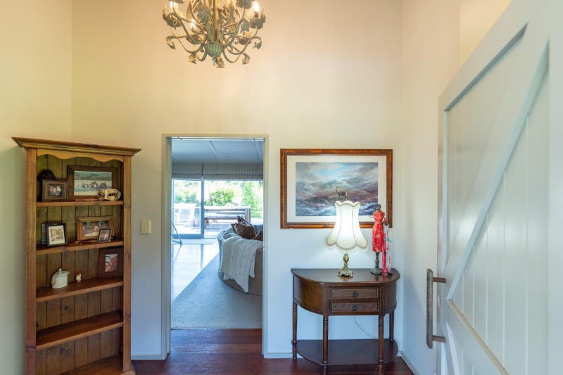 1 Holden Way, Fitzherbert, Palmerston North - Carousel 2