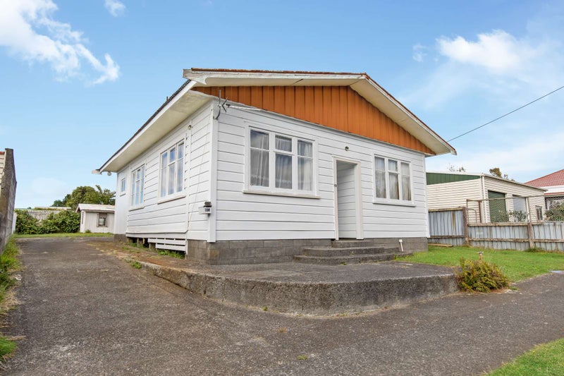 75 Pembroke Road, STRATFORD, Stratford - Carousel 1