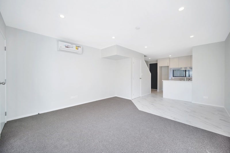 31 Ayton Drive, Totara Vale, Auckland - Carousel 2