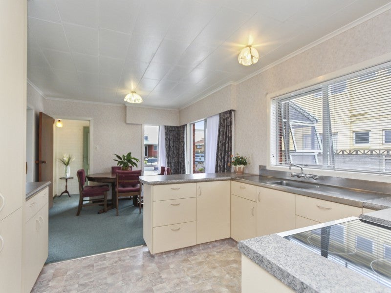 9 Carver Place, Lynmouth, New Plymouth - Carousel 2