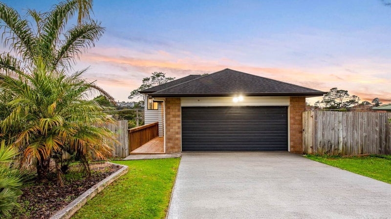 45 Bradnor Meadows Drive, Swanson, Auckland - Carousel 1