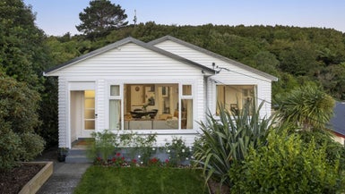 28 Montgomery Avenue, Karori, Wellington - Carousel 1