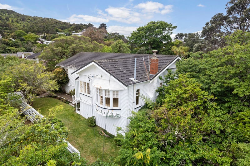 16 Newcombe Crescent, Karori, Wellington - Carousel 2