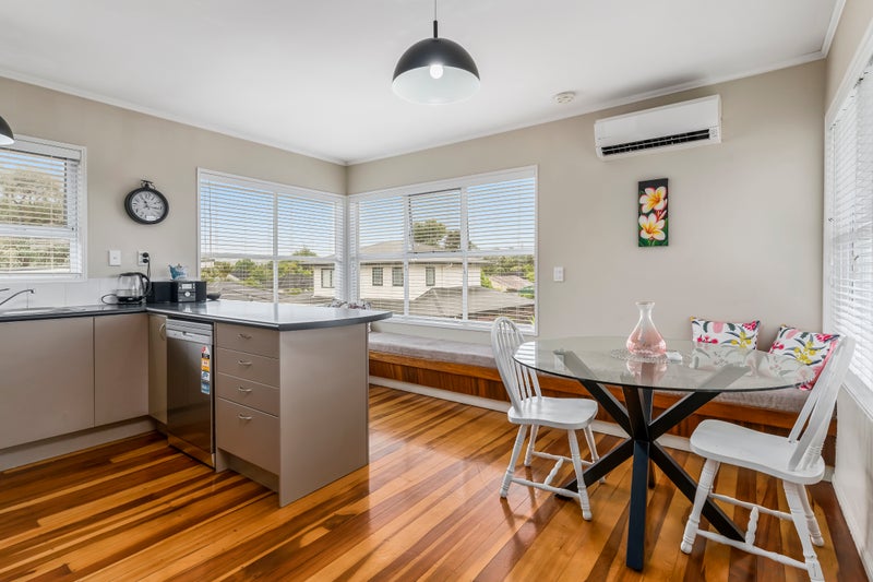 25 Cliff View Drive, Green Bay, Auckland - Carousel 1