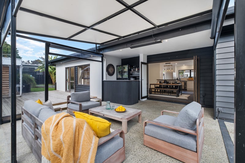 12 Quibray Place, Botany Downs, Auckland - Carousel 1