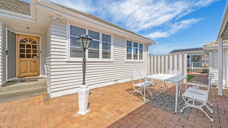 18 Thackeray Street, Trentham, Upper Hutt - Carousel 18