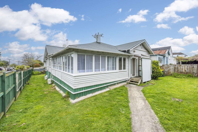 374 Lake Road, Takapuna, Auckland - Carousel 1