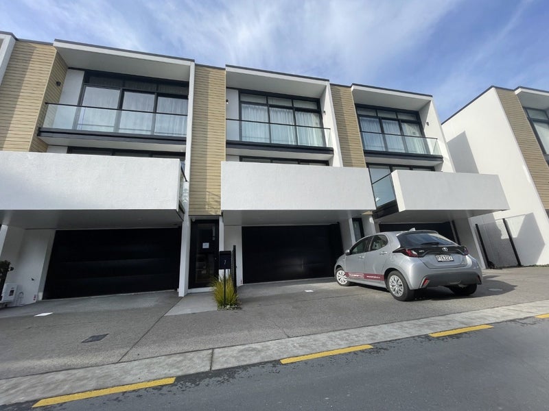 7 Jean Caldwell Way, Island Bay, Wellington - Carousel 1
