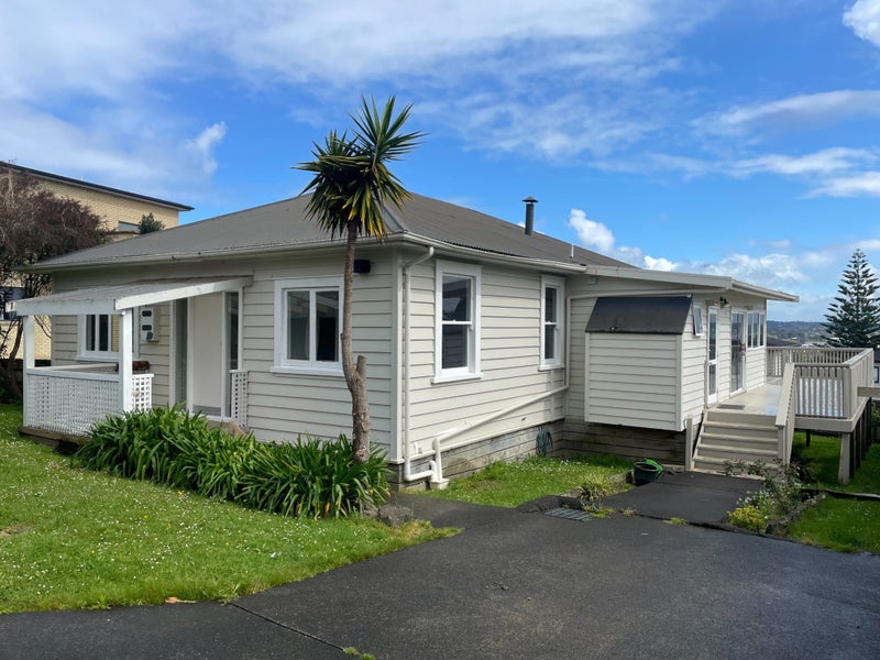 47 Sunnyside Road, Sunnyvale, Auckland - Carousel 1