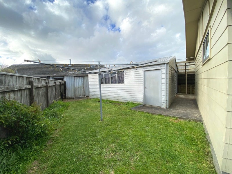 75 Horokiwi Road West, Newlands, Wellington - Carousel 14