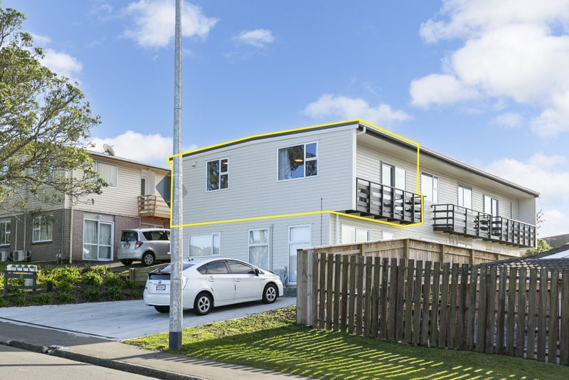 1/10 Stewart Drive, Newlands, Wellington - Carousel 1
