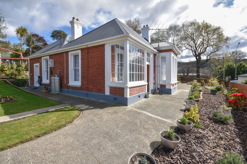 7 Easther Crescent, Kew, Dunedin - Carousel 1