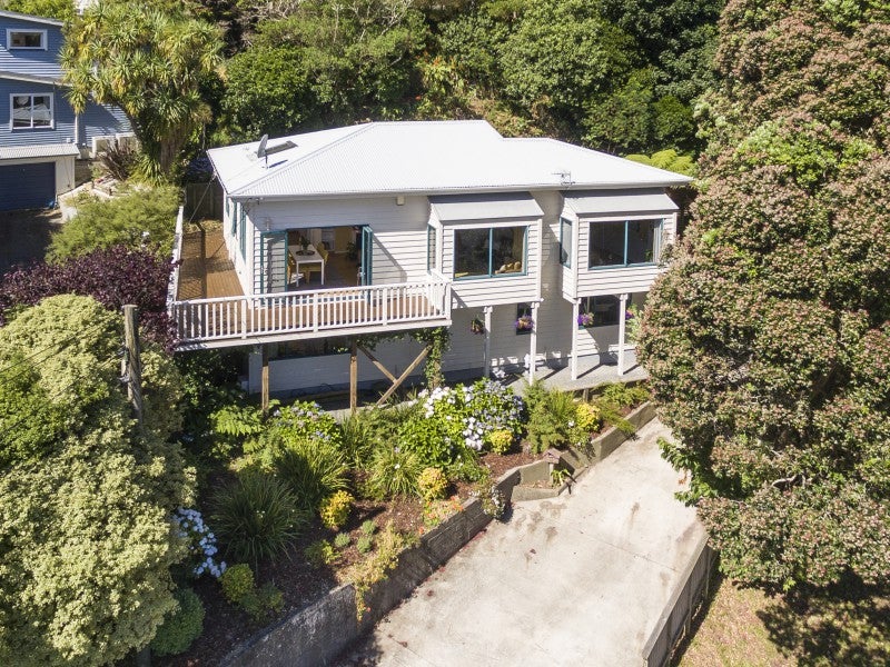 62 Delhi Crescent, Khandallah, Wellington - Carousel 2