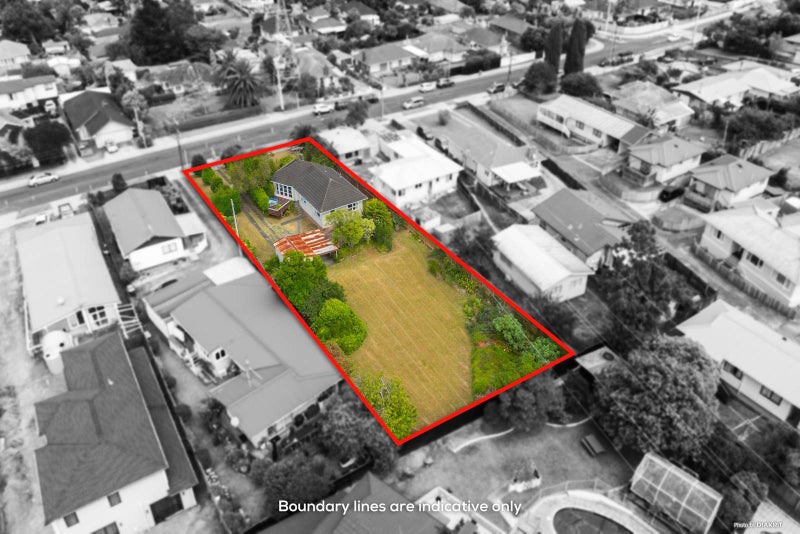 74 Roberts Road, Te Atatu South, Auckland - Carousel 1