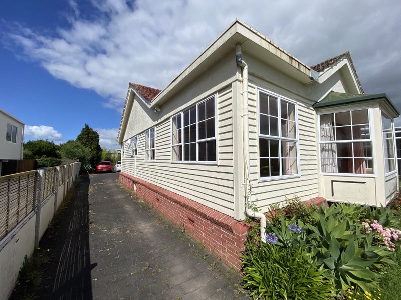 8 Midway Avenue, Castor Bay, Auckland - Carousel 2