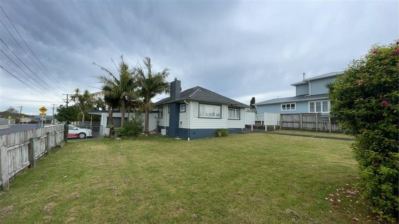 216 Te Atatu Road, Te Atatu South, Auckland - Carousel 2