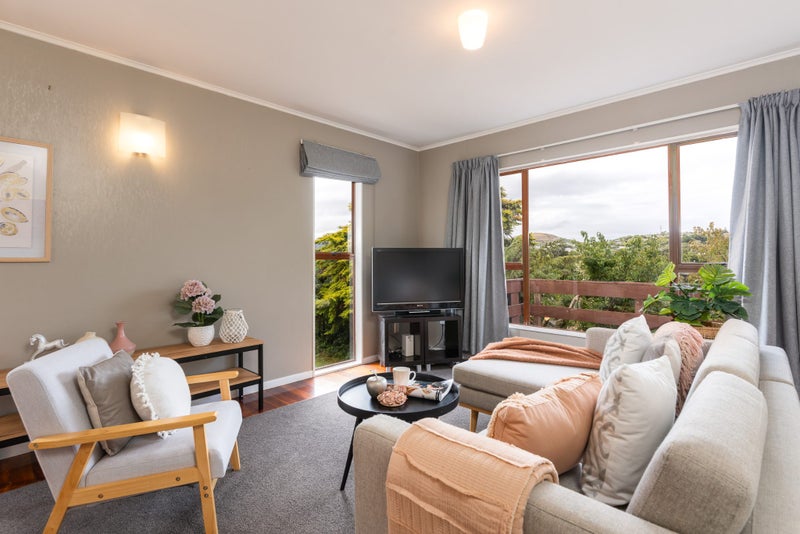 6B Stella Grove, Newlands, Wellington - Carousel 1