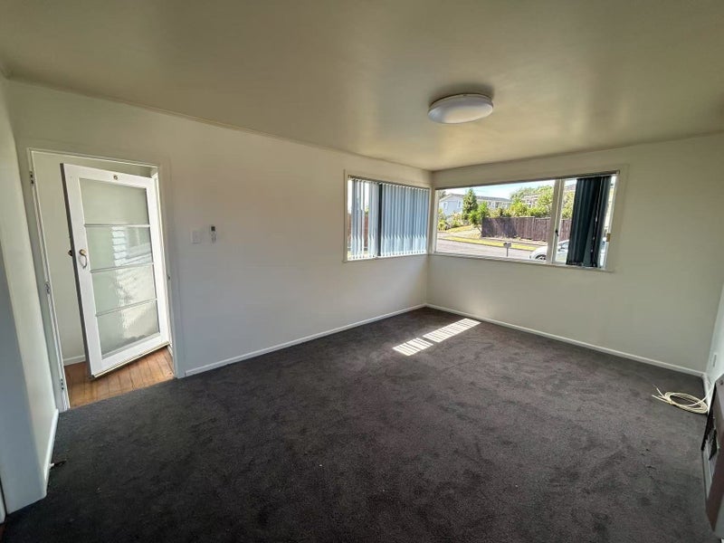 6 Lucknow Place, Blockhouse Bay, Auckland - Carousel 2