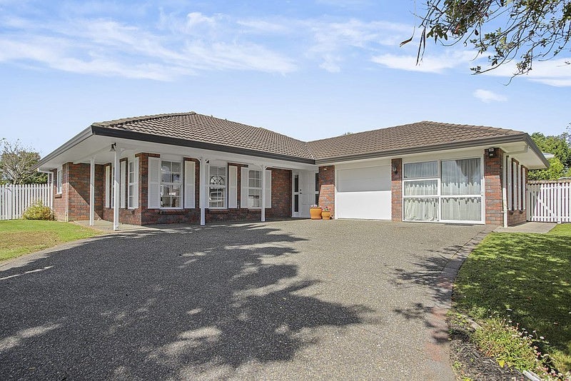 46 Simmental Crescent, Somerville, Manukau - Carousel 1