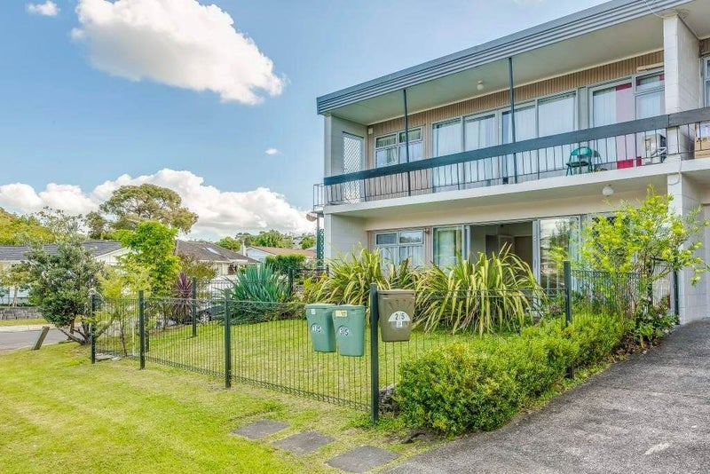 3/5 Mountbatten Avenue, Hillcrest, Auckland - Carousel 1