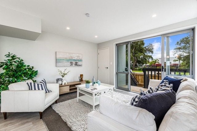 2/51 Wharf Road, Te Atatu Peninsula, Auckland - Carousel 2