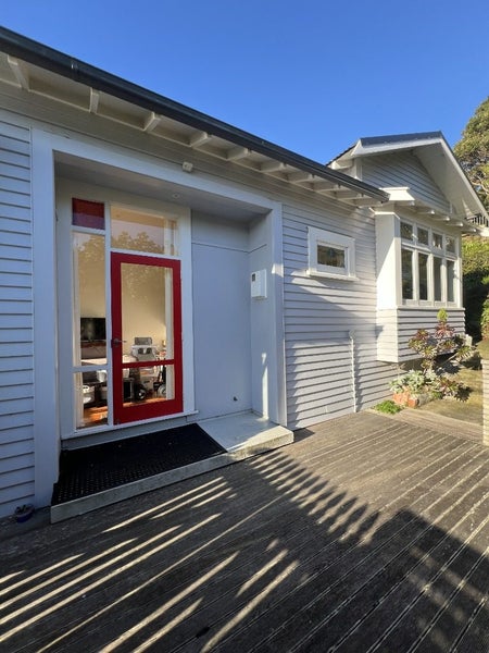 11 Mcintyre Avenue, Mount Victoria, Wellington - Carousel 1