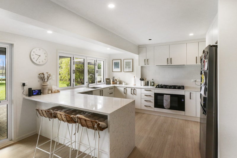 12 Tadley Court, Goodwood Heights, Auckland - Carousel 2