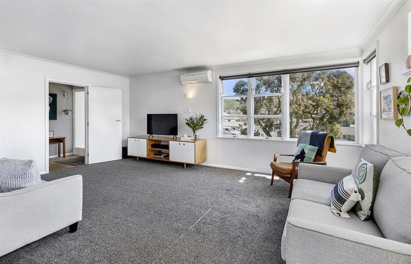 13 Taylor Terrace, Tawa, Wellington - Carousel 2