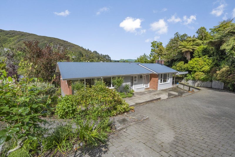 27 Woodvale Grove, Fairfield, Lower Hutt - Carousel 2