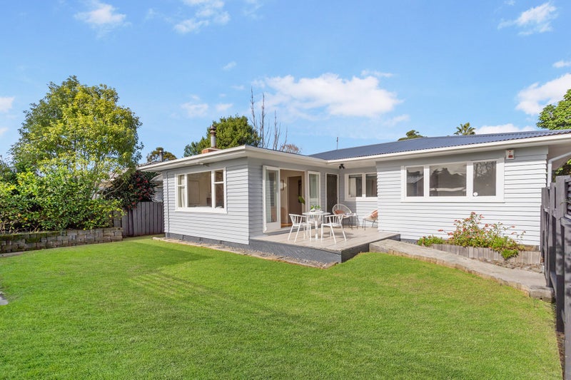 76 Godley Road, Green Bay, Waitakere - Carousel 2