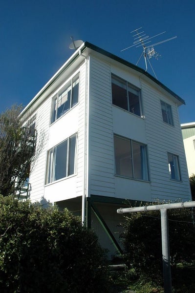 2 Overtoun Terrace, Hataitai, Wellington - Carousel 1