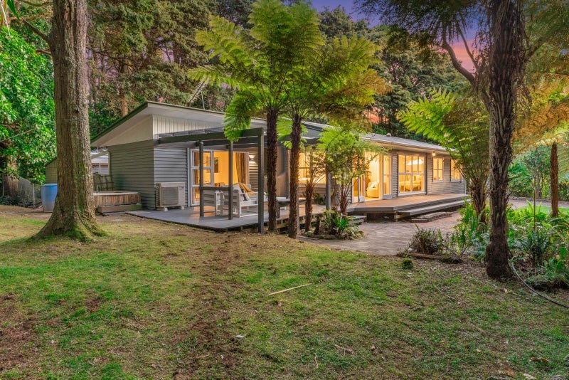 11 Scenic Drive, Hillpark, Auckland - Carousel 1