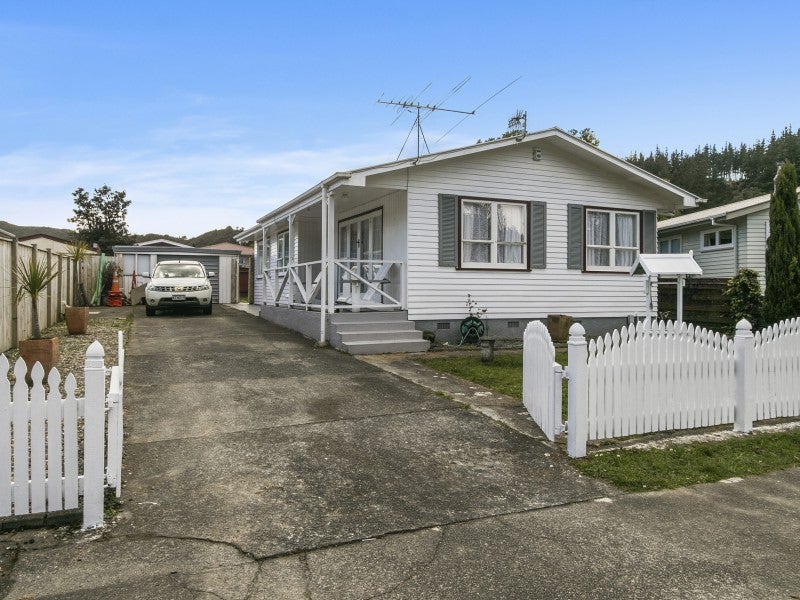 65 Parkway, Wainuiomata, Lower Hutt - Carousel 19