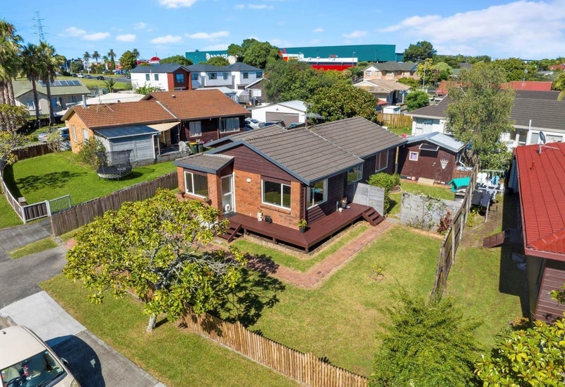 1 Midvale Place, Burswood, Auckland - Carousel 16