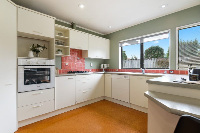 114 Endeavour Avenue, Flagstaff, Hamilton - Carousel 2