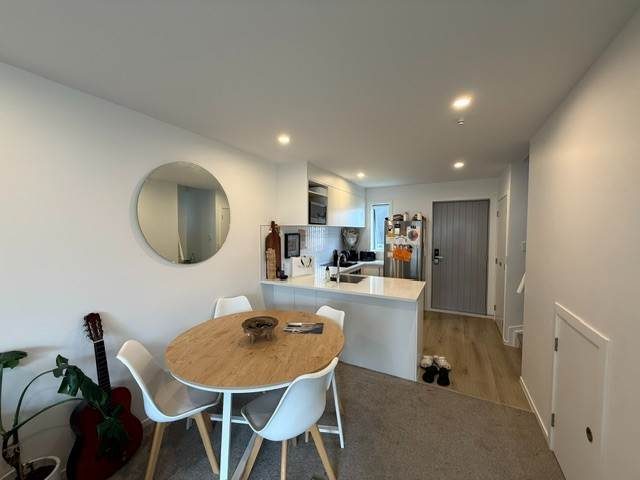 61 Ngae Place, Mangere East, Auckland - Carousel 2