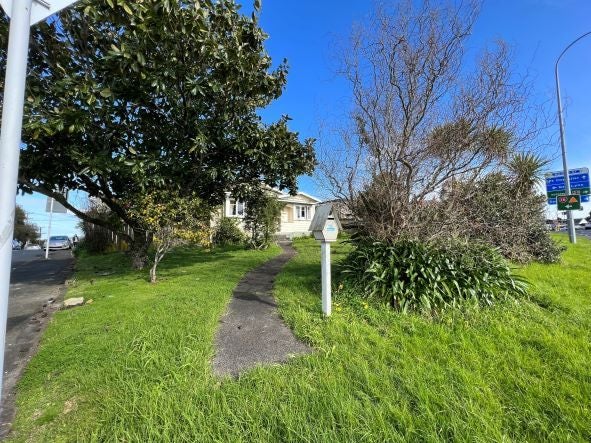 307 Richardson Road, New Windsor, Auckland - Carousel 1