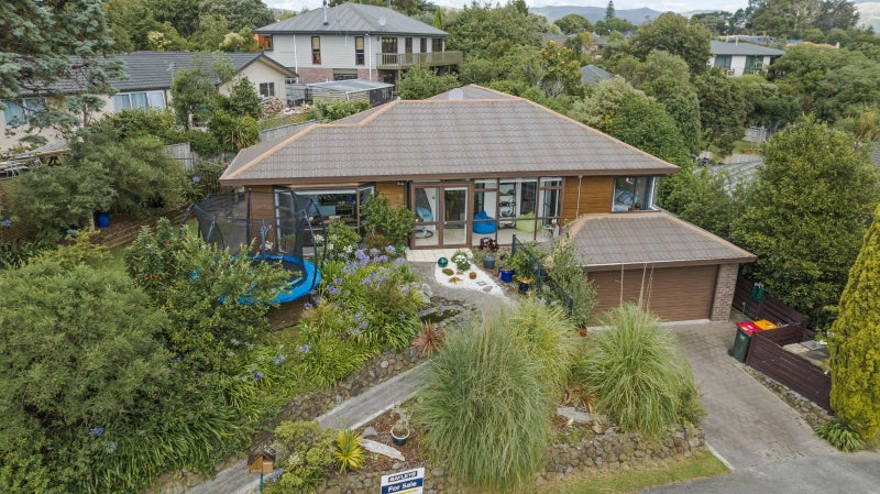 1 Springdale Grove, Fitzherbert, Palmerston North - Carousel 1