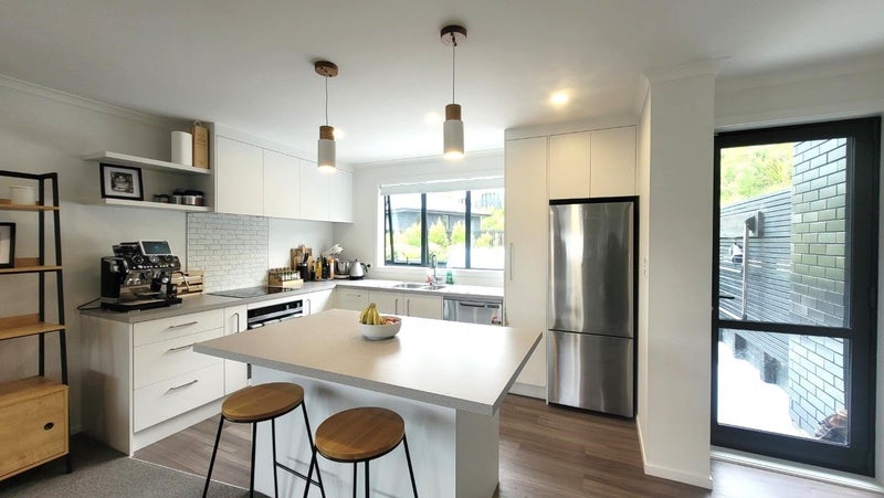 3 Holystone Road, Whitby, Porirua - Carousel 2