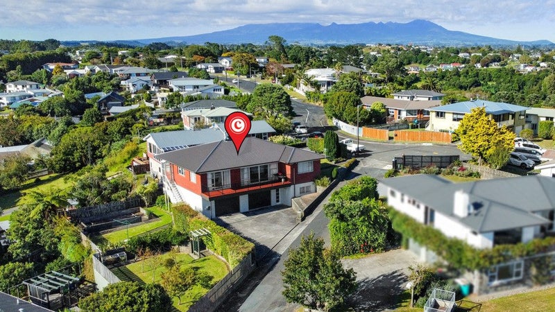 8 Hillcrest Street, Glen Avon, New Plymouth - Carousel 29