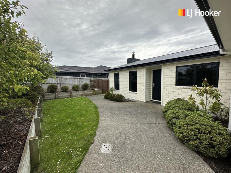 8 Hilltop Crescent, Corstorphine, Dunedin - Carousel 2