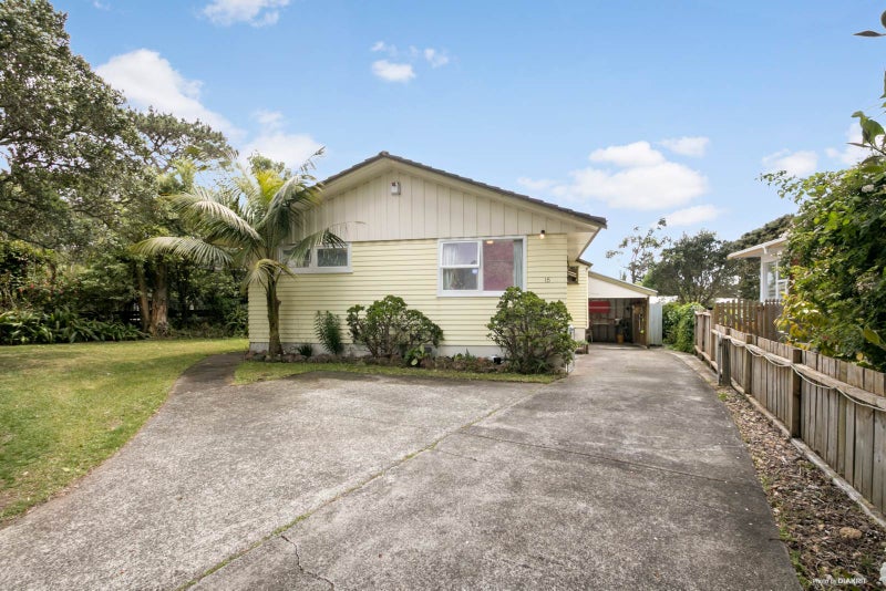 15 Pendlebury Street, Green Bay, Auckland - Carousel 2