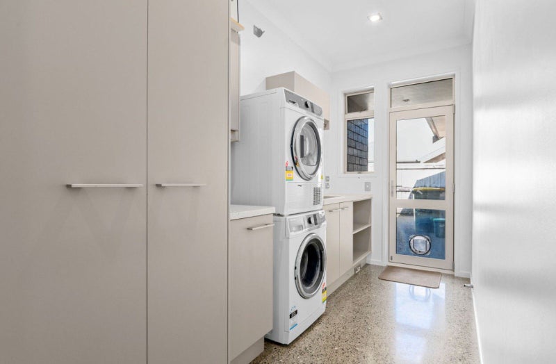 124 Saint James Drive, Huntington, Hamilton - Carousel 13