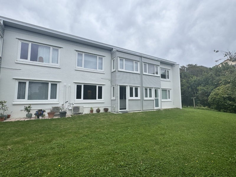 7/18 Agra Crescent, Khandallah, Wellington - Carousel 1